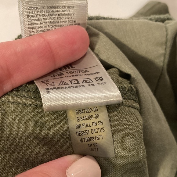 Gap Ribbed Pull-On Shorts in Desert Cactus Green Small - Picture 7 of 7